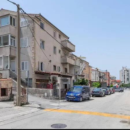 Spacious Rustic 2Br With Terrace & Parking Διαμέρισμα Σπλιτ