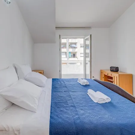 Διαμέρισμα Spacious Rustic 2Br With Terrace & Parking