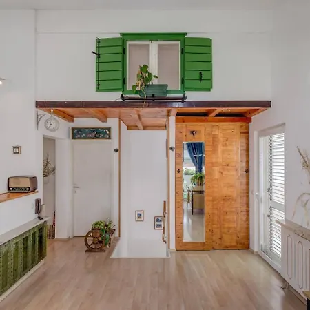 Apartament Spacious Rustic 2br With Terrace & Parking *