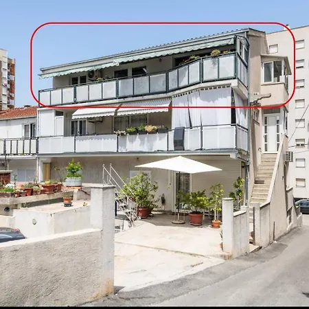 Διαμέρισμα Spacious Rustic 2Br With Terrace & Parking Σπλιτ
