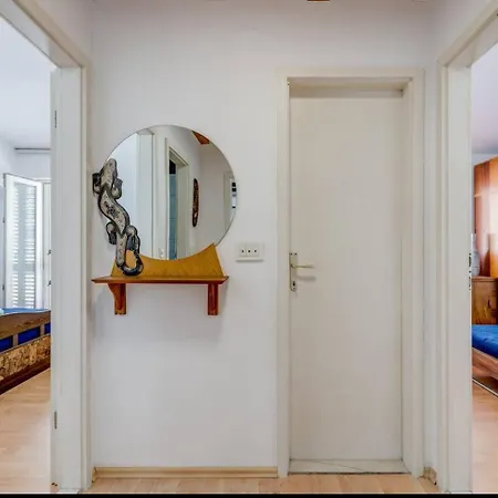 Apartament Spacious Rustic 2br With Terrace & Parking Split