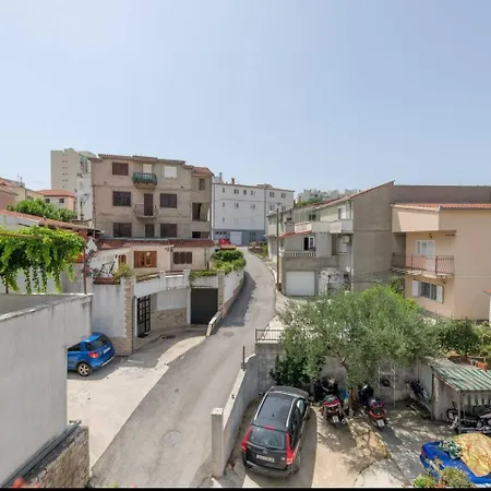 Spacious Rustic 2Br With Terrace & Parking Σπλιτ