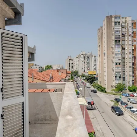 Spacious Rustic 2Br With Terrace & Parking Διαμέρισμα