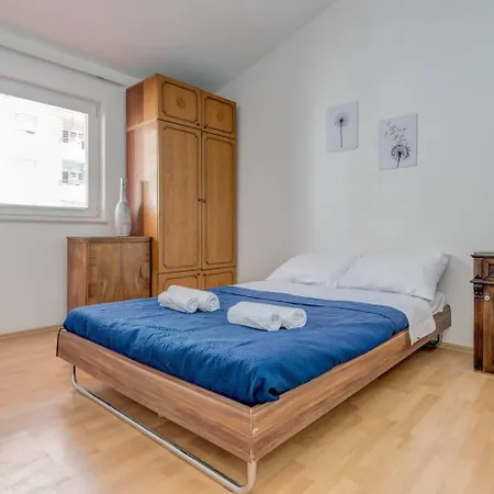 Apartament Spacious Rustic 2br With Terrace & Parking *