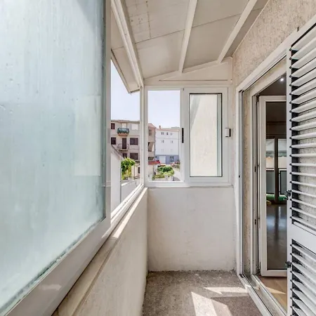 Spacious Rustic 2Br With Terrace & Parking Διαμέρισμα *
