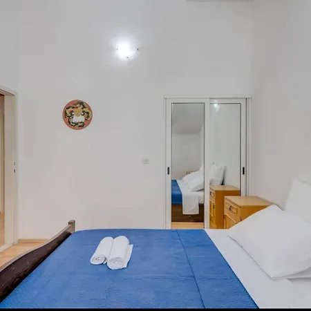 Διαμέρισμα Spacious Rustic 2Br With Terrace & Parking
