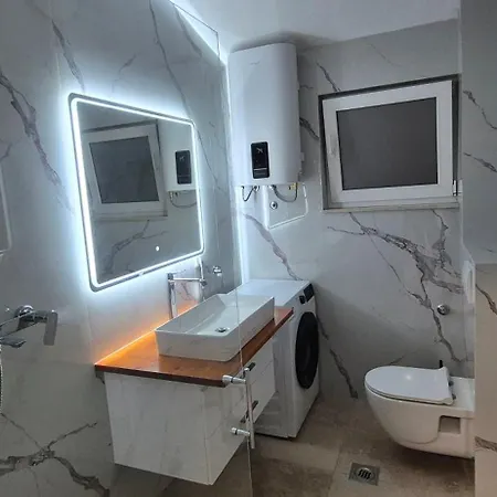 Apartament Spacious Rustic 2br With Terrace & Parking Split